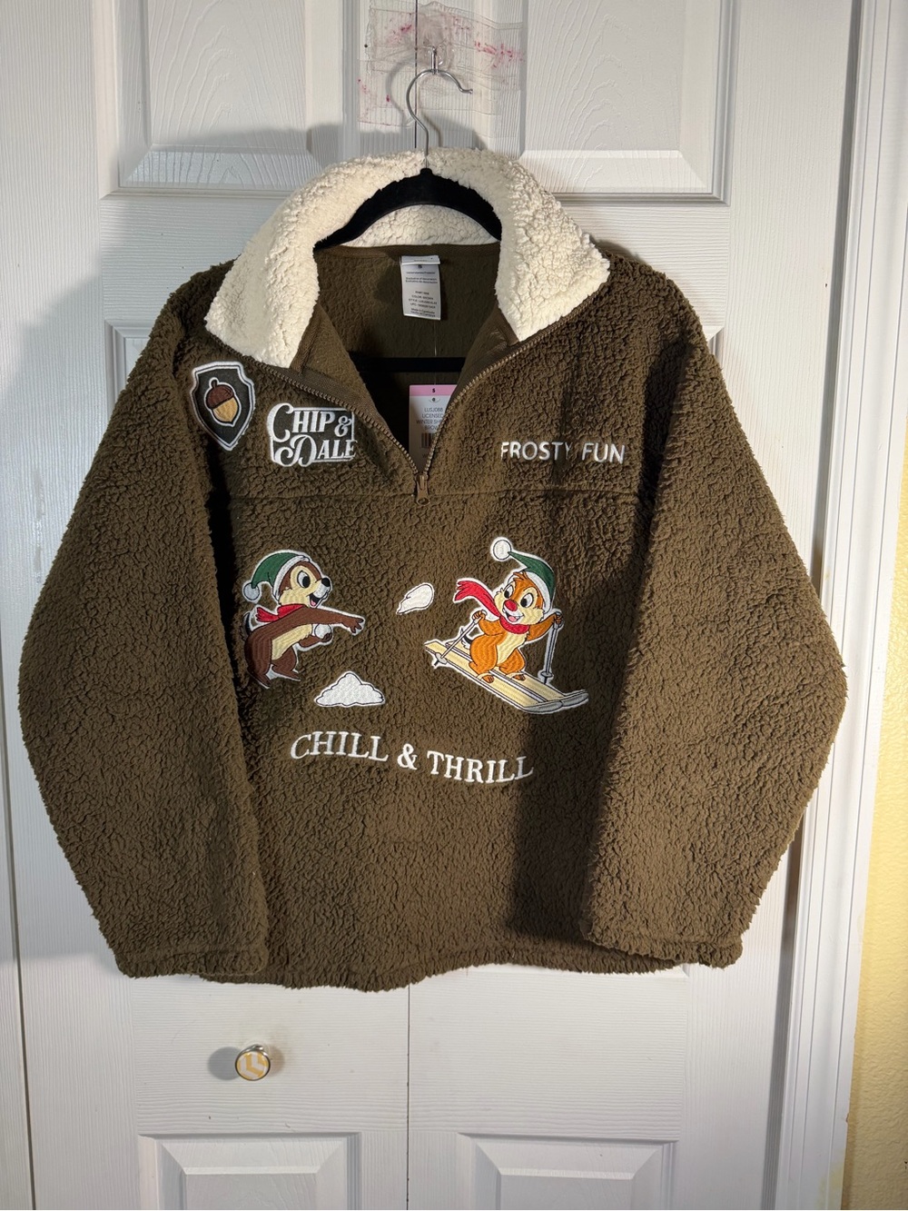 Disney Chip & Dale Women’s Sherpa Pullover Size Small NWT Frosty Fun Fleece